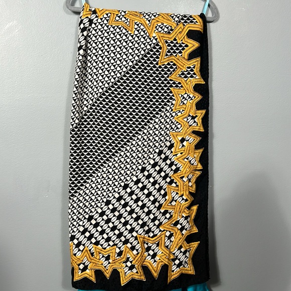 ❌Tiffany & Co. Silk Black, white and gold Star chain hand rolled square scarf - Picture 7 of 14